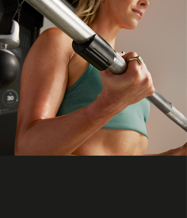 Woman doing barbell bicep curl